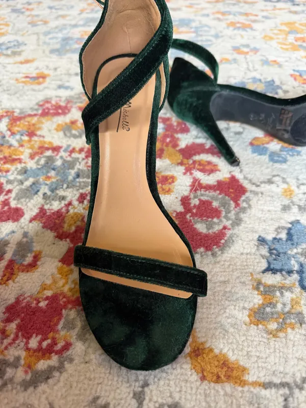 Anne Mitchell’s Green Velvet heels - Image 4