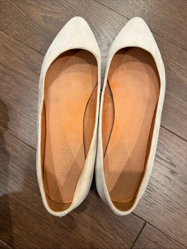 Madewell Round Pointed Toe Ballet Flats in Cream Size 8 - Image 8