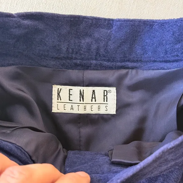 Kenar Vintage 90s High Waisted Suede Leather Pleated Shorts Women 4 Navy Blue - Image 4