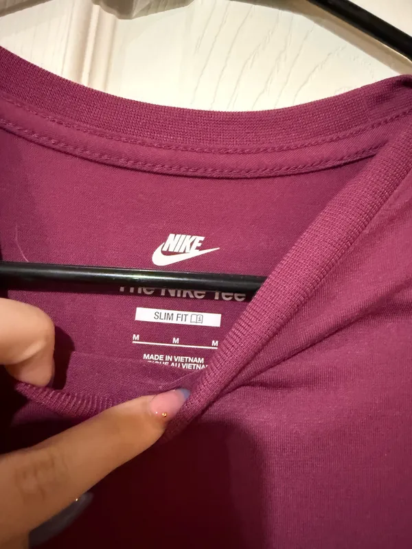 Nike Cropped T-Shirt - Image 3