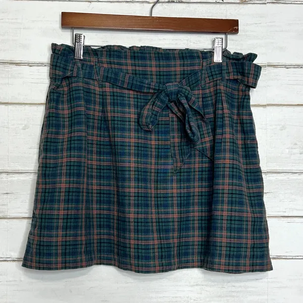 American Eagle Green Plaid Mini Skirt Size Large - Image 2