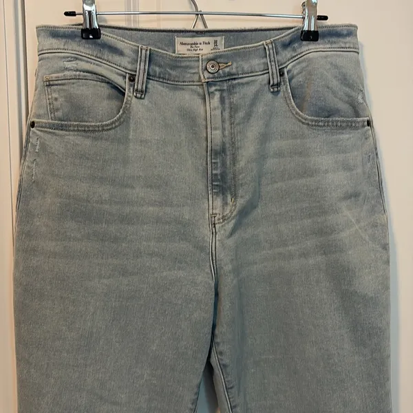 Abercrombie The Stretch Flare Ultra High Rise Light Wash 3R20 - Image 5