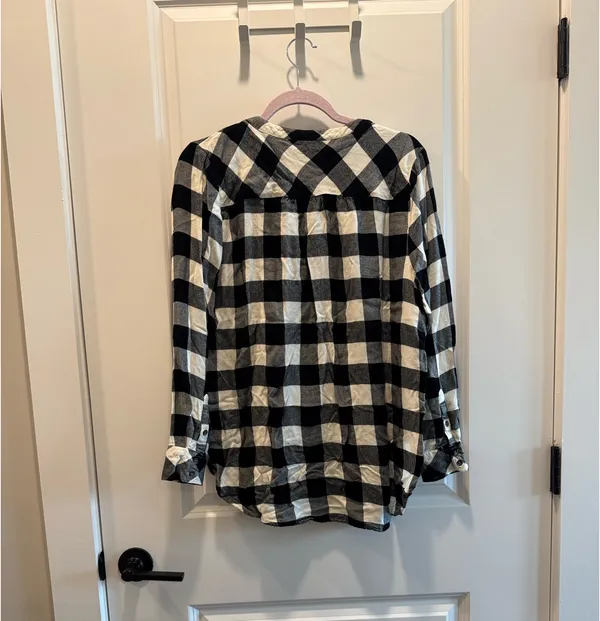 Universal Threads Buffalo Plaid Blouse - Image 4