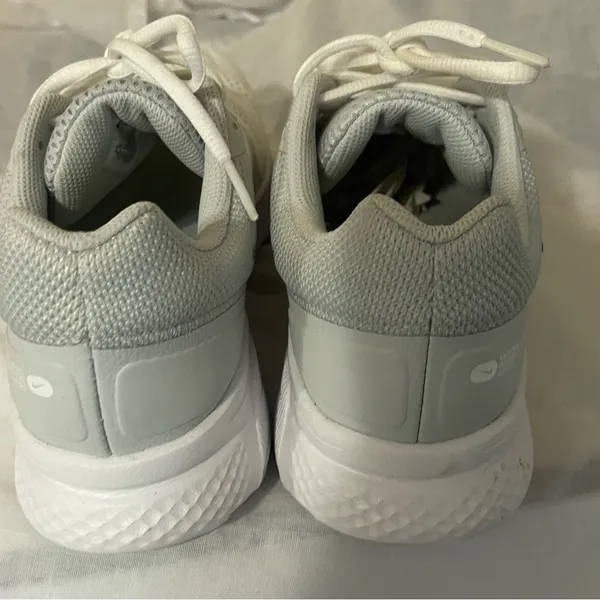 Nike Women's White and Gray Sneakers - Image 7