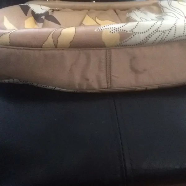 FINAL MARKDOWN Banana republic purse - Image 3