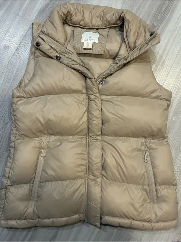 Aspen nwot Vest in Beige for Women - Casual Layering - Image 2
