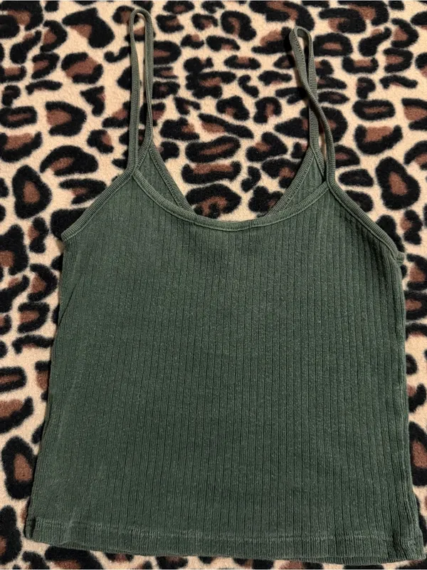 brandy melville lorene forest green ribbed tank top - Image 3