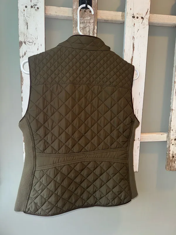 Hunter green quilted vest Size M - Image 2