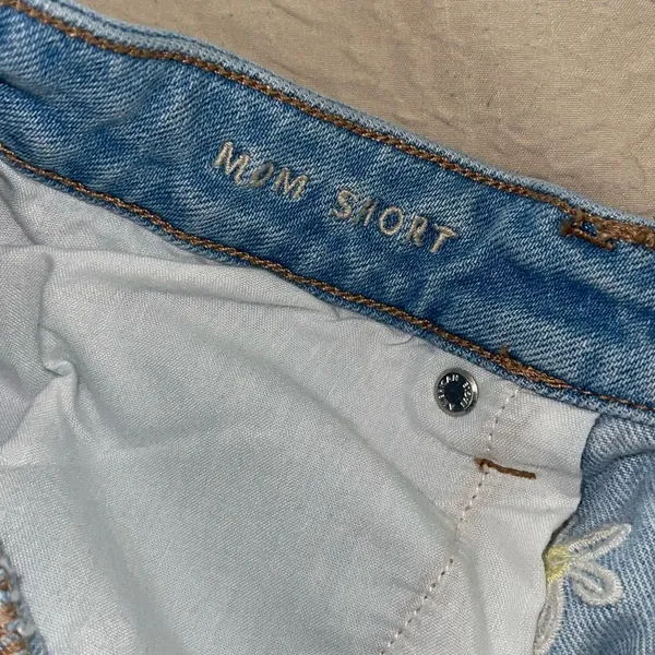 American‎ Eagle Womens Embroidered Frayed Hem Cutoff Mom Jean Shorts Blue Size 8 - Image 2