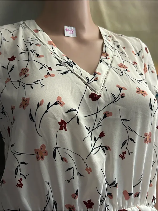 Sienna Sky Cream & Pink Floral V-Neck Blouse SZ Small NWT - Image 7