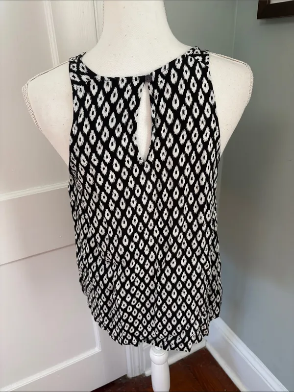 Old Navy Black White Geometric Camisole Tank Top Size Medium - Image 3