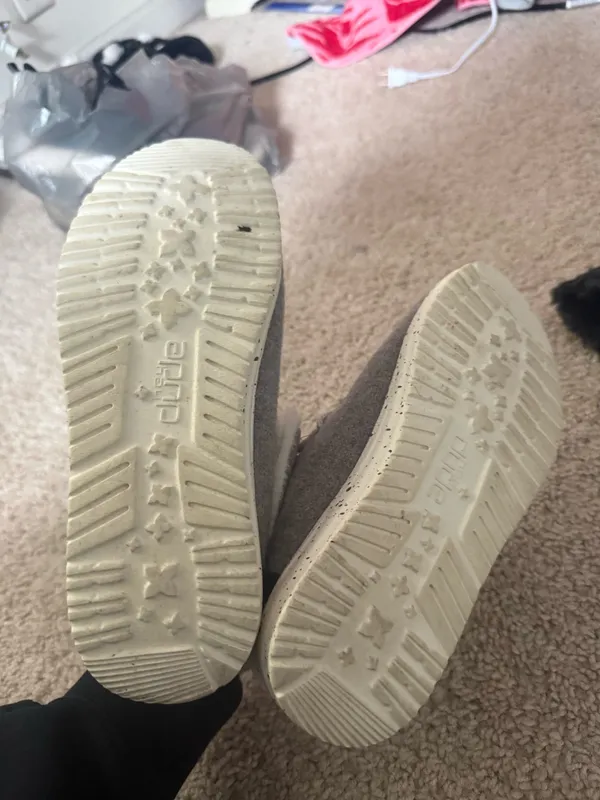Hey Dude Shoes Women’s 6.5 - Image 3