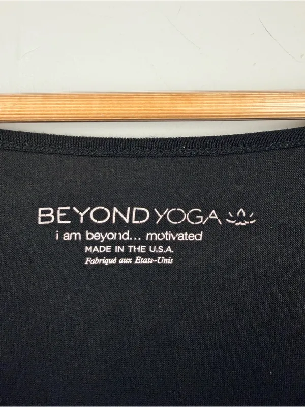 Beyond yoga black v-neck thin 3/4 length sleeves top size small - Image 2