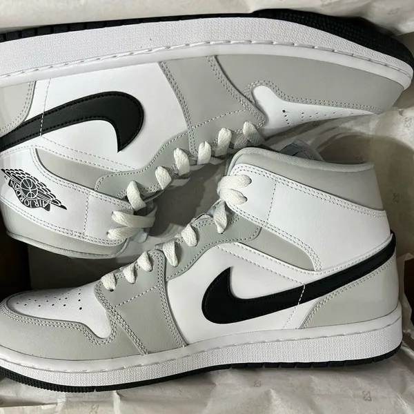 Air Jordan 1 Mid Light Smoke Grey BQ6472-015 Women’s Size 11.5W/ 10 M FAST SHIP - Image 4