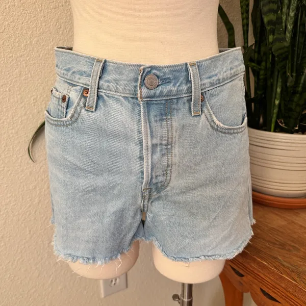 Levi’s‎ Premium Wedgie Shorts W27 – Light Wash Denim Cutoffs - Image 13