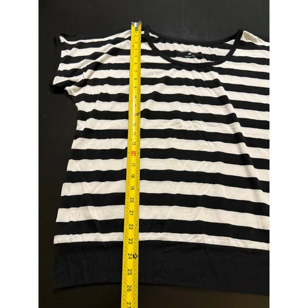 New York & Company Black White Striped Cold Shoulder Top XL NWT - Image 2