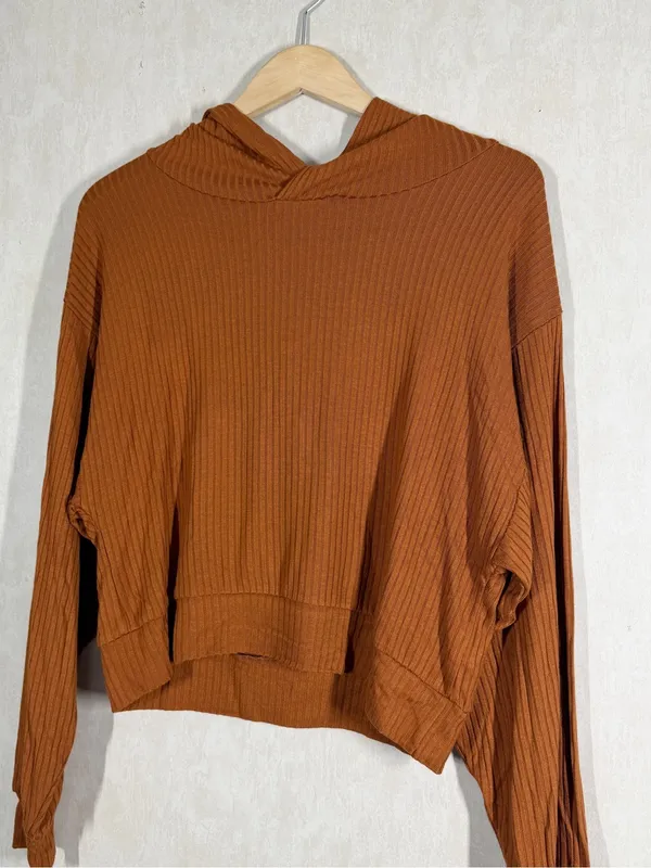 Beyond Yoga Women’s So Chic Cropped Hoodie Pullover Lightweight in Clove Brown M - Image 3