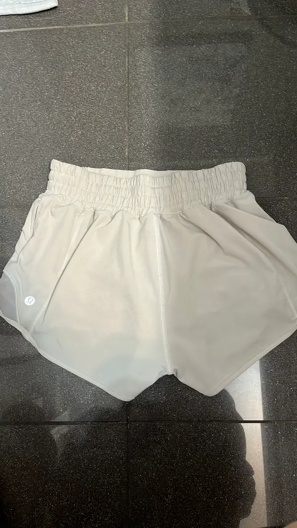 Lululemon Shorts Hotty Hot 2.5" - Image 2