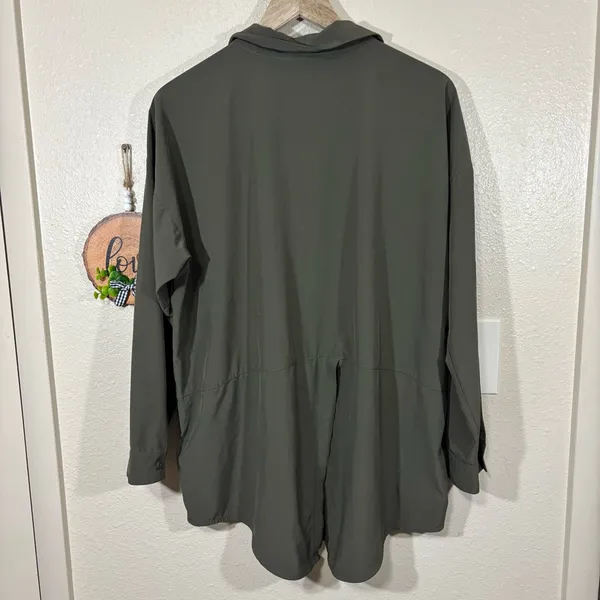 The North Face Women’s Casual Forest Green Button Down Top Size XL - Image 4