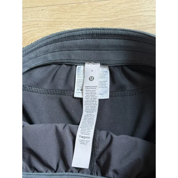 Lululemon Softstreme High-Rise Straight-Leg Cropped Pant 22" Black/gray Size 6 - Image 3