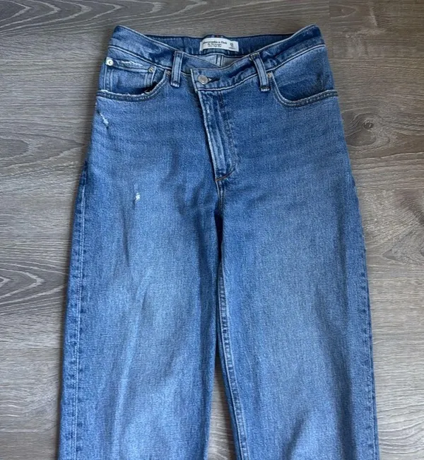 Abercrombie & Fitch 90s Straight Ultra High Rise Criss Cross Jeans 25 - Image 4