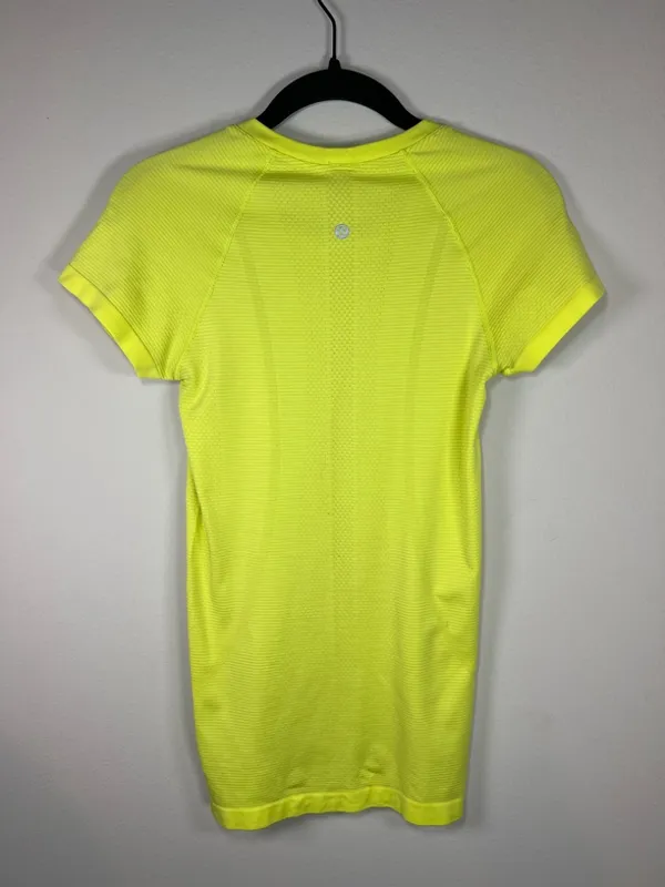 Lululemon Woman's Swiftly Tech Yellow Lime Seamless Short Sleeved Shirt Top Sz 4 - Image 7