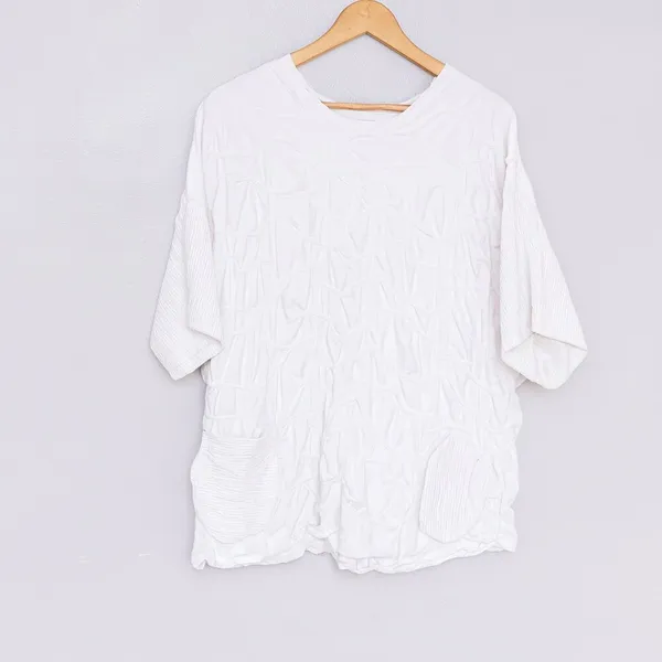 27 Aug A.M. Textured White Oversized Tunic Top – Size X-Large. ONE OF A KIND - Image 2