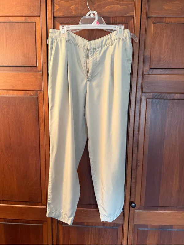 LOFT women’s pleated front slacks Tan size Medium - Image 3