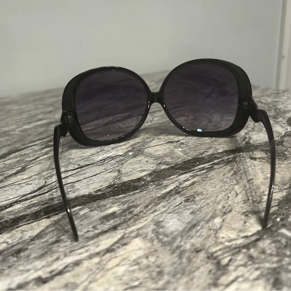 Black Oversized Sunglasses - Image 4