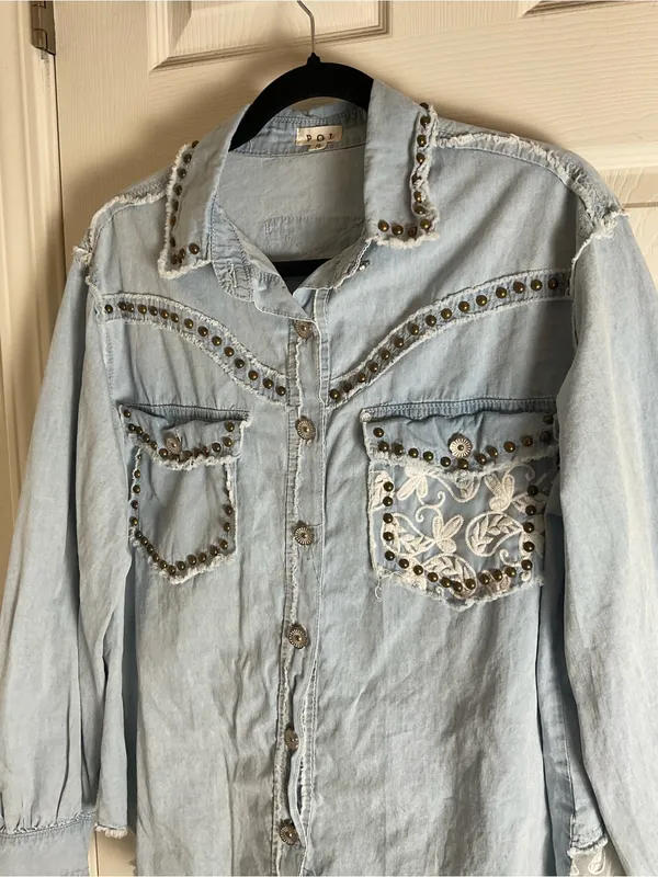 POL Light Wash Denim Button Down Top Shirt Studded Western Lace Trim Small S - Image 4
