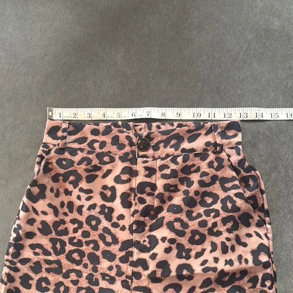 Women’s Lightweight Leopard Print 2 Piece Pant Suit Set Size M NEW - Image 13