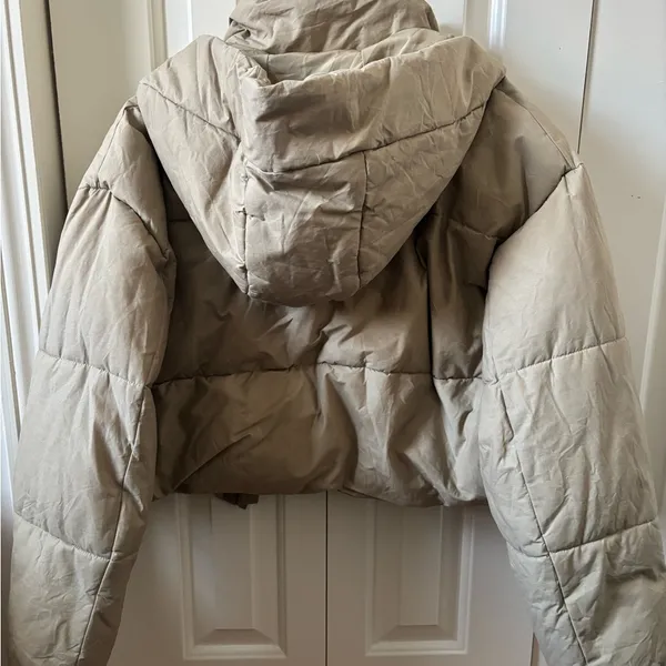 Zara Women's Beige Hooded Puffer Jacket - Image 3