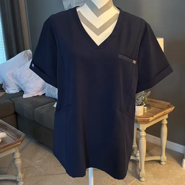 FIGS Zinga 3 pocket tapered fit scrub top - Image 2