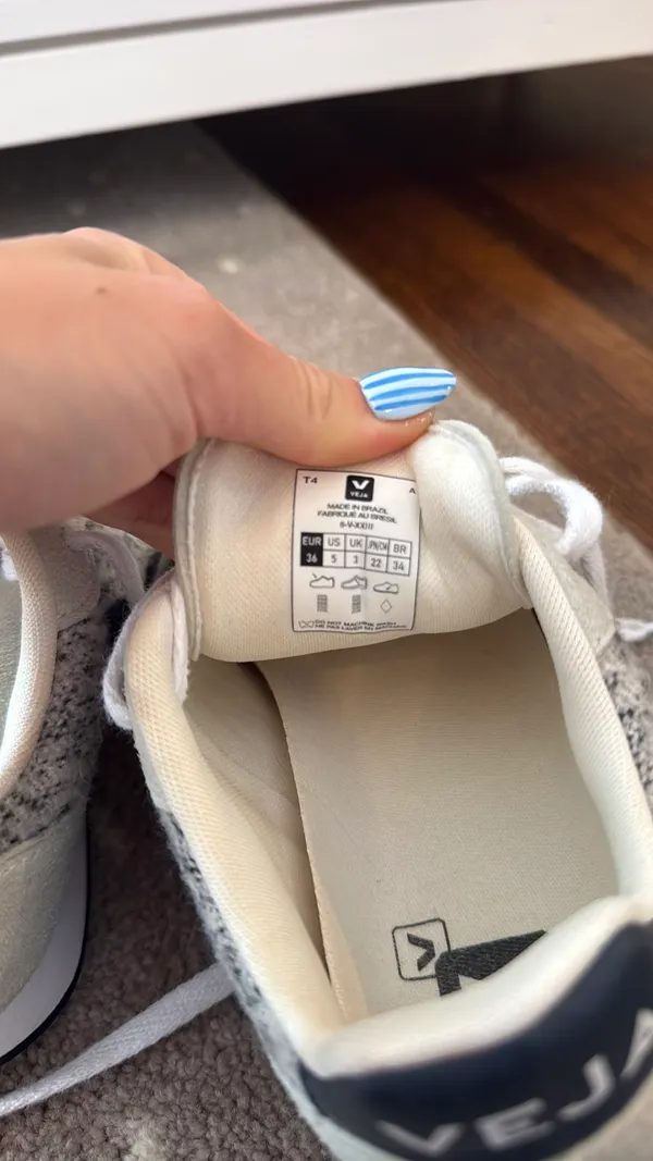 VEJA Sneakers - Image 2