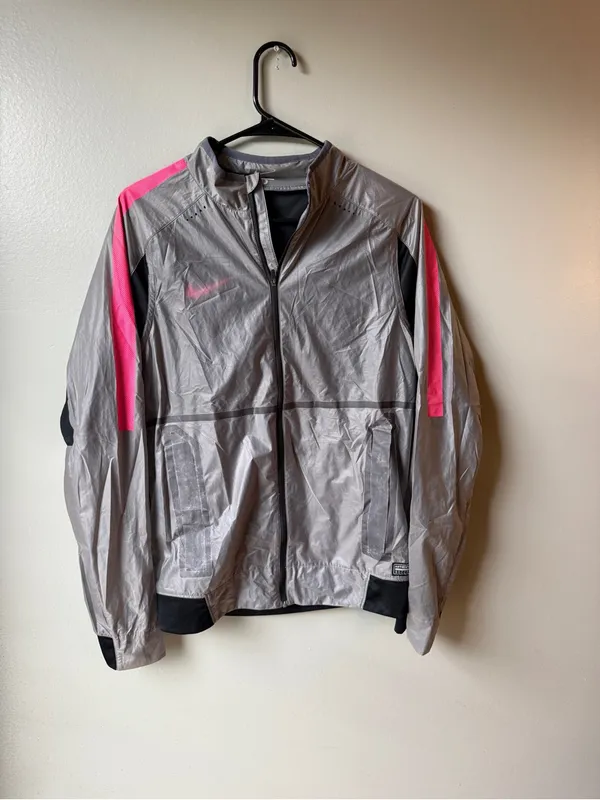 Nike Women’s Gray Pink Lightweight Running Windbreaker Jacket - Image 3
