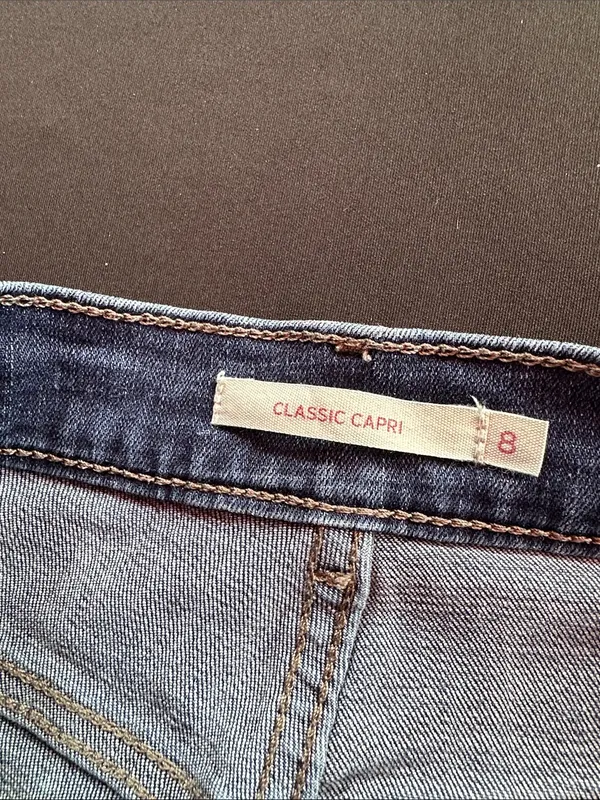 Womans Classic Capi Jeans - Blue - Image 2