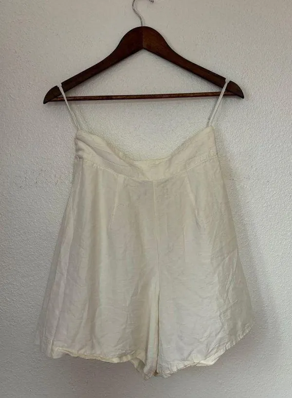 A Byer Vintage 80’s White High Waist Preppy Flowy Pearl Button Shorts - Image 3