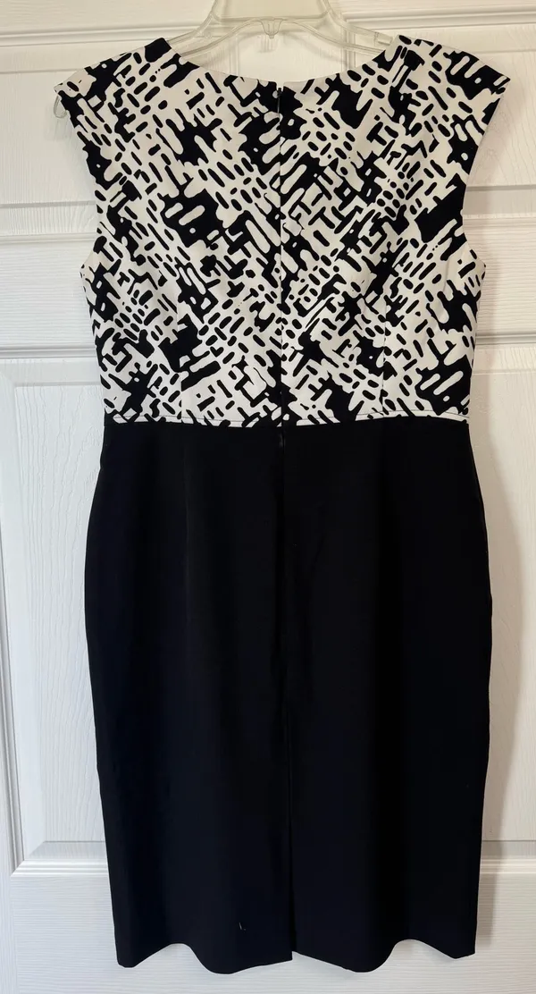 Kasper Sheath Dress Abstract Print Gold Zipper Accent Black White Women's 4 - Image 3