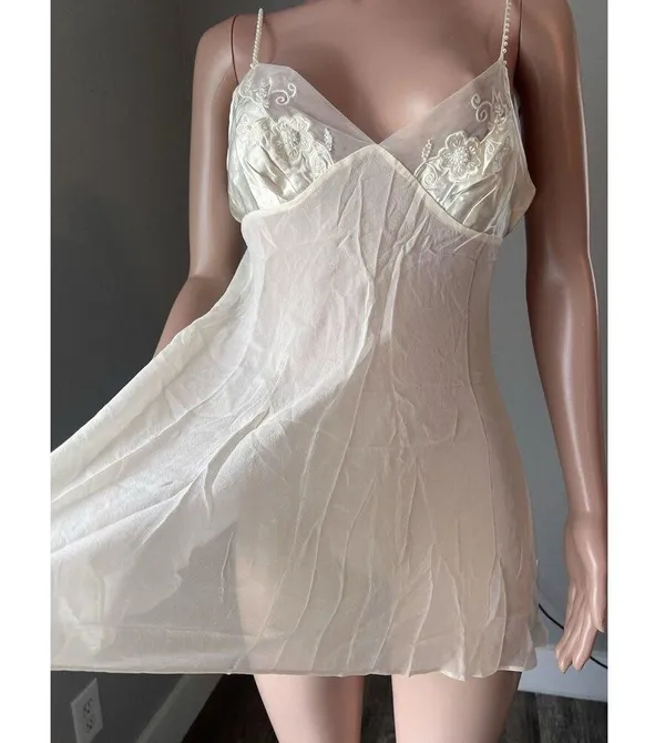VINTAGE VICTORIAS SECRET SILKY SATIN NIGHTGOWN Lingerie MEDIUM NWT NEW #225 - Image 5