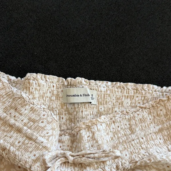 Abercrombie & Fitch Cream Floral Smocked-Waist Shorts - Image 2