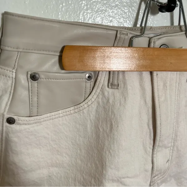 Abercrombie & Fitch Women's Size 27/4 The Dad Short High Rise White Faux Leather - Image 6