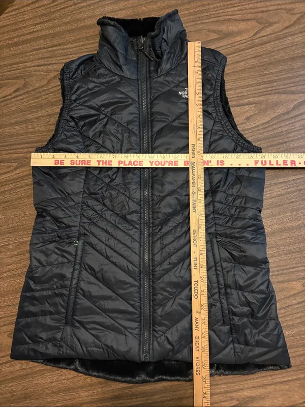 The North Face Medium Mossbud Insulated Reversible Vest - Image 6
