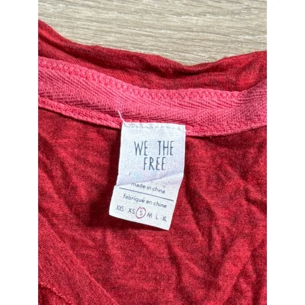 EUC Womens red We the Free Free People sleeveless V-neck‎ top layered hem size S - Image 3