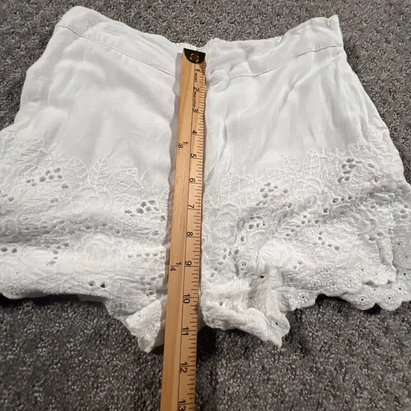 Sim & Sam Eyelet Lace Shorts Womens S White Floral Scalloped Hem Elastic Waist - Image 5