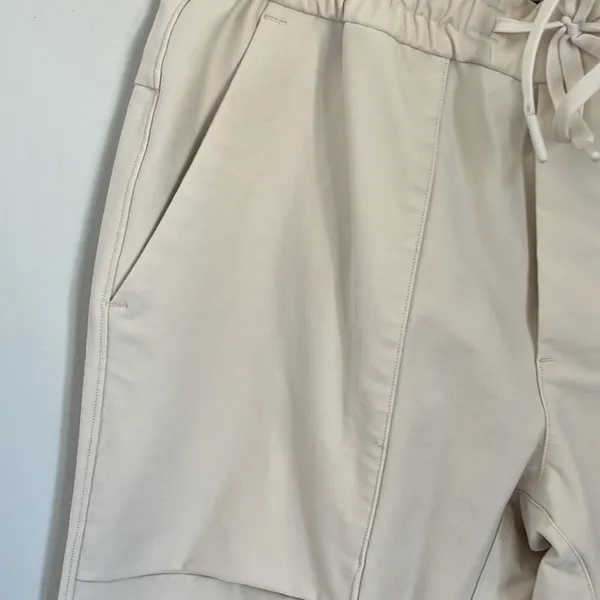 Lululemon Athletica Cream Cargo Pants Relaxed Fit. Size Large - Image 2