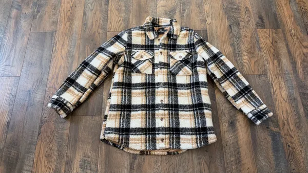 Volcom Sherpa Plaid Jacket Shacket Women's Size Medium Oversized Fit - Image 2