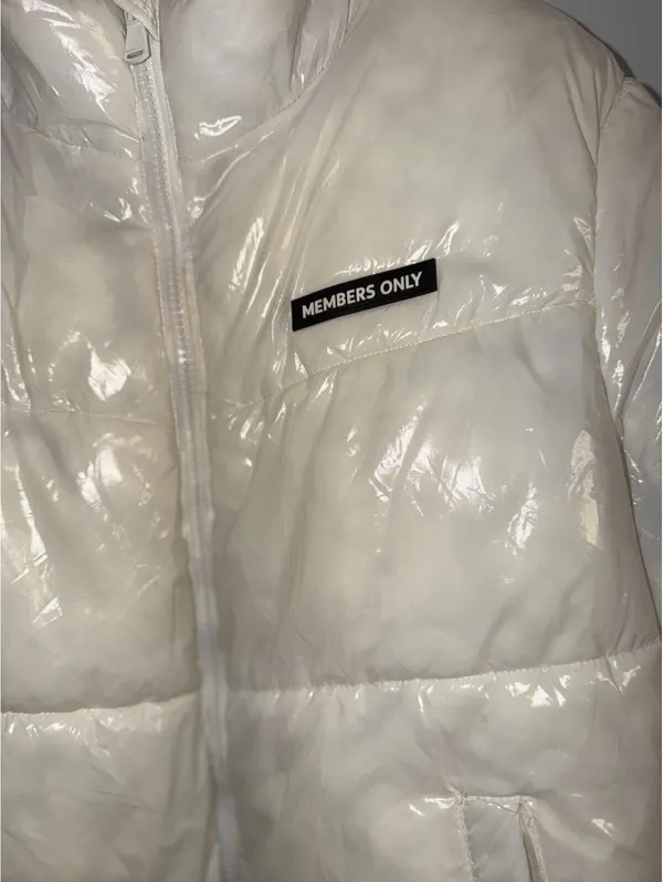 Size XL Women’s MEMBERS ONLY Looney Tunes Puffer Jacket Shiny Beige. - Image 2