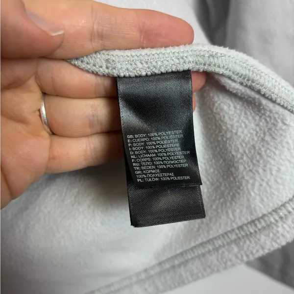 The North Face Women's Light Gray Yumiori 1/4 Zip Fleece Pullover Sweater - Image 7