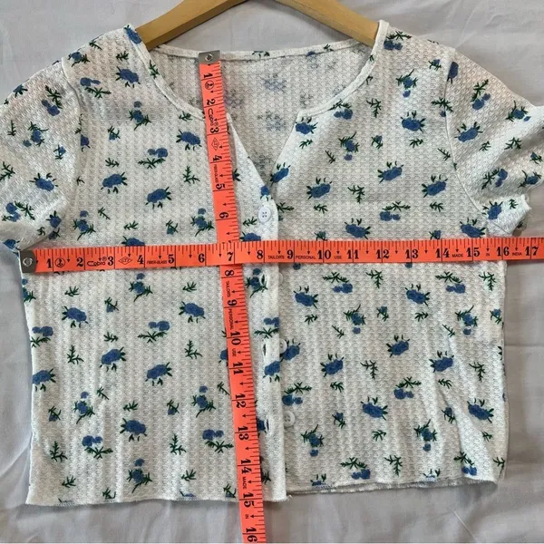 Blue Floral Cropped Button Front Baby Tee Cardigan Top Women's Small Cottage - Image 2