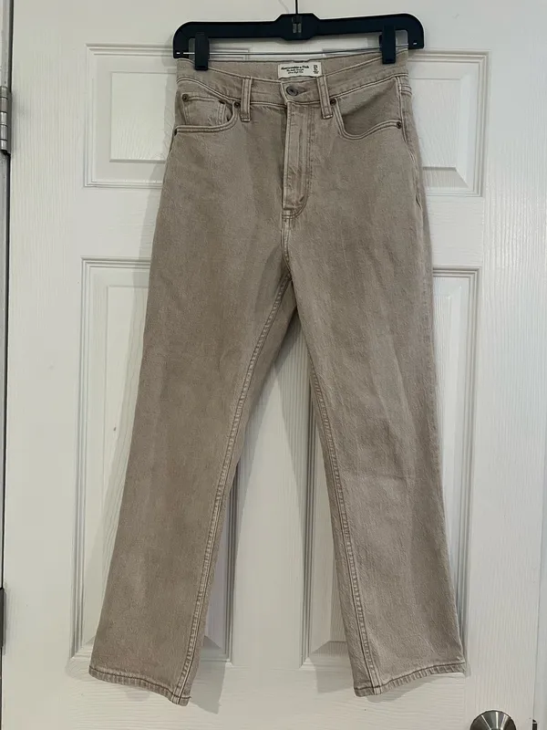 Abercrombie & Fitch Straight-Leg Pants in Light Beige - Image 4